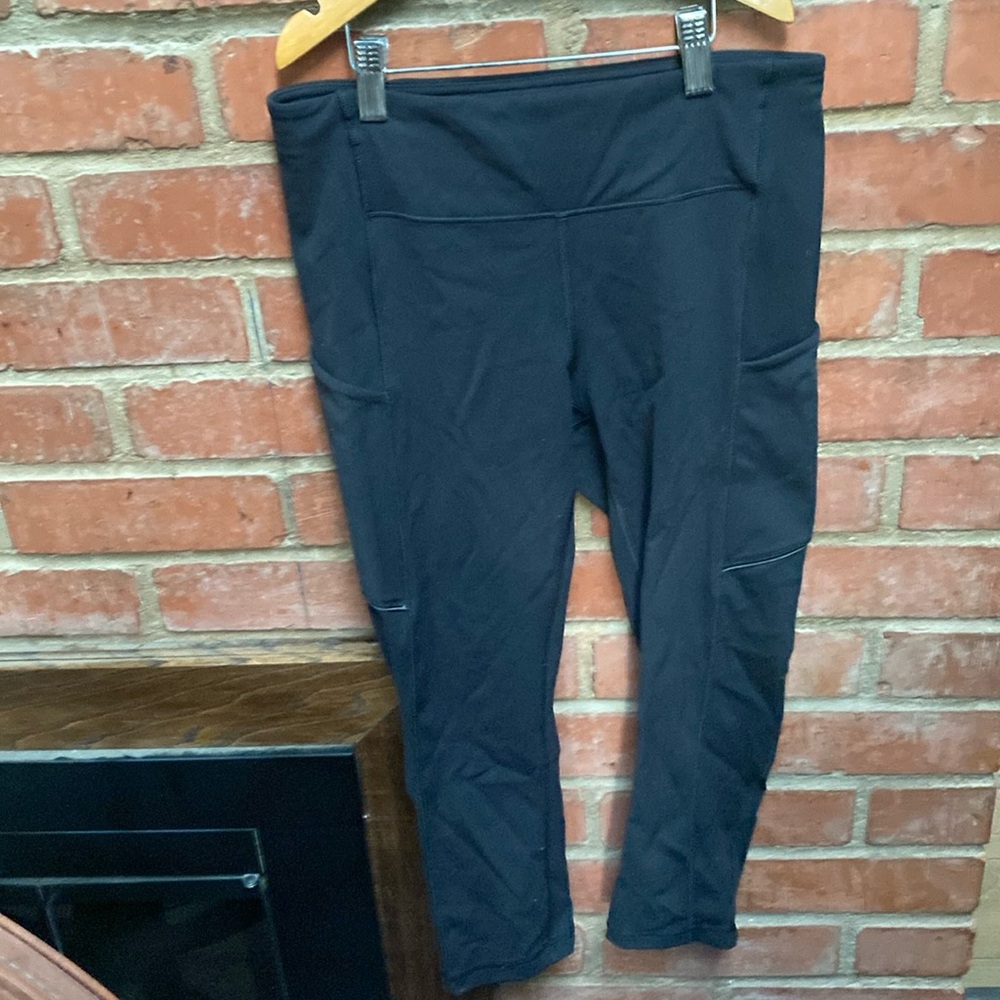 Black Lululemon Sleet Sprinter Tights cropped pants